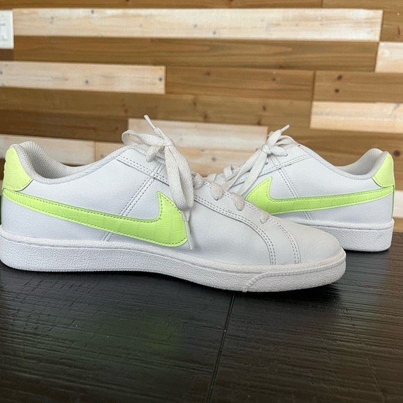 Like New Nike Court Royale White Barely Volt Neon‎ Yellow Green Swoosh Size 9.5 - Picture 5 of 8
